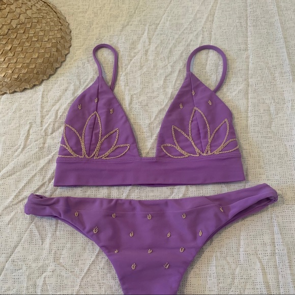 Benoa Embroidered Set - Picture 2 of 3